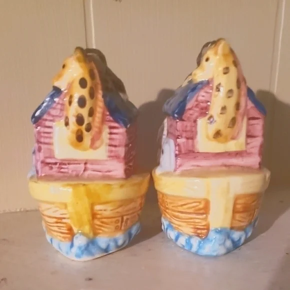 Noah's Ark Salt and Pepper Shakers‎Ceramic Collectable Vintage set of 2